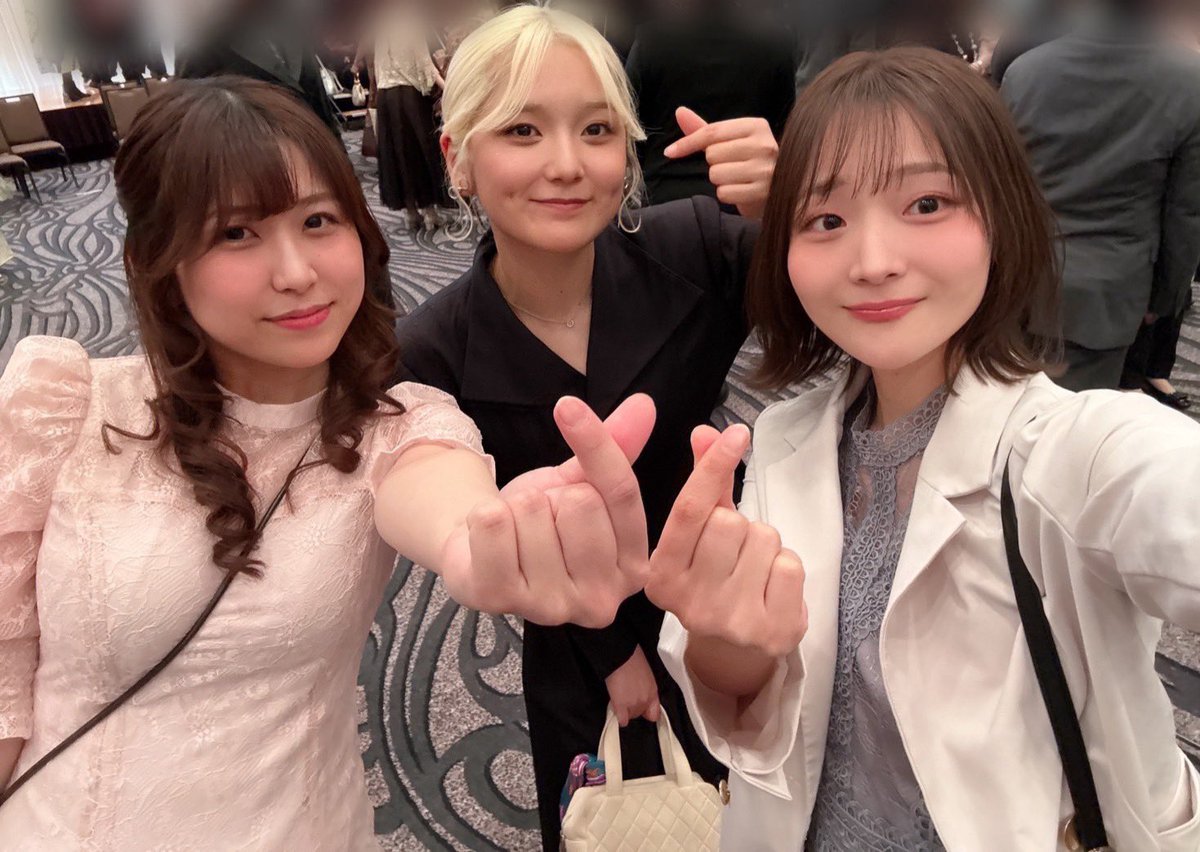 asahi_618's tweet photo. 先日の青二プロダクション新年会の写真です😳✨

早瀬ゆりちゃん、芽方羊ちゃんと💖
大好きな同期ちゃんたちです🥰 https://t.co/euUG0ZDlAY