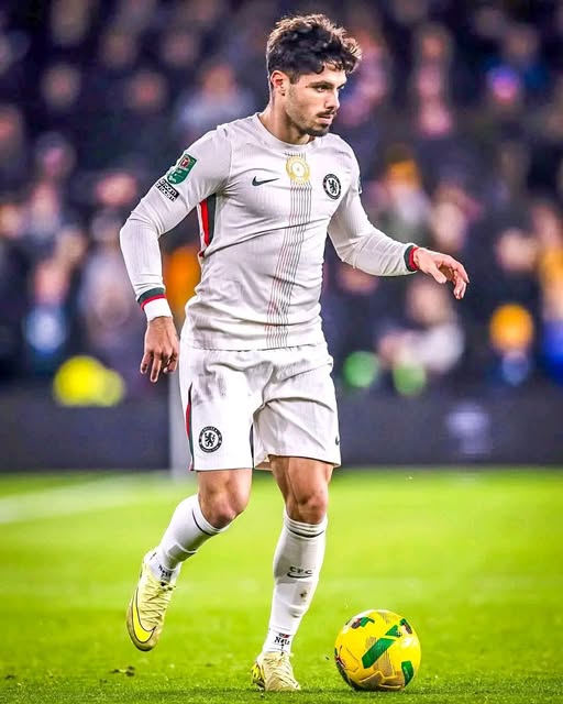 E be like say Pedro Neto don dey grow wings as he comot #Chelsea from him IG.