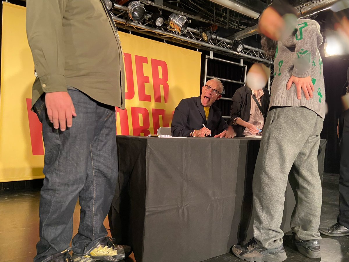 hahaha!
FLEA is such a cute person 🩷

I wanted to meet FLEA, but I missed out😩
I wanted to see this face in person.

<a href="/flea333/">Flea</a>