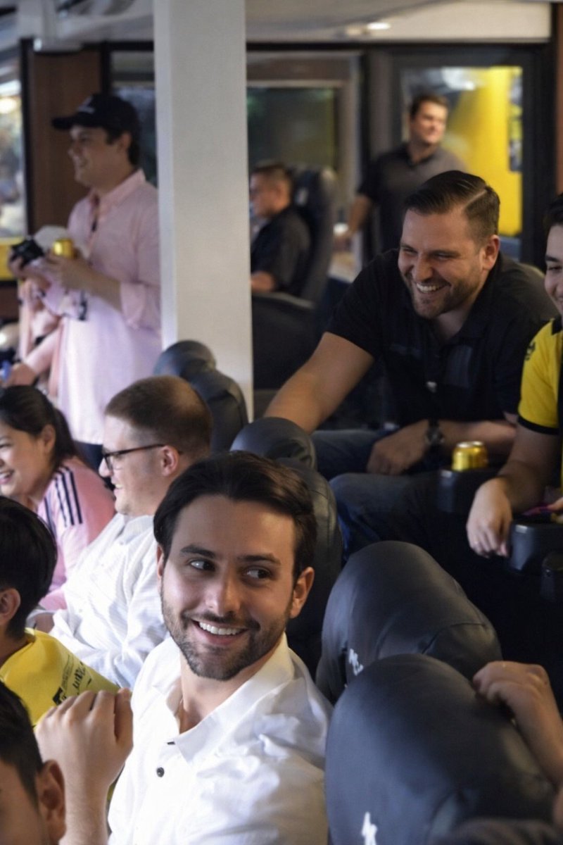 socialholico's tweet image. Olsen al fin tuvo la oportunidad de agradecer en persona a Fantoni por retrasar el concurso para nuevo Fiscal General.