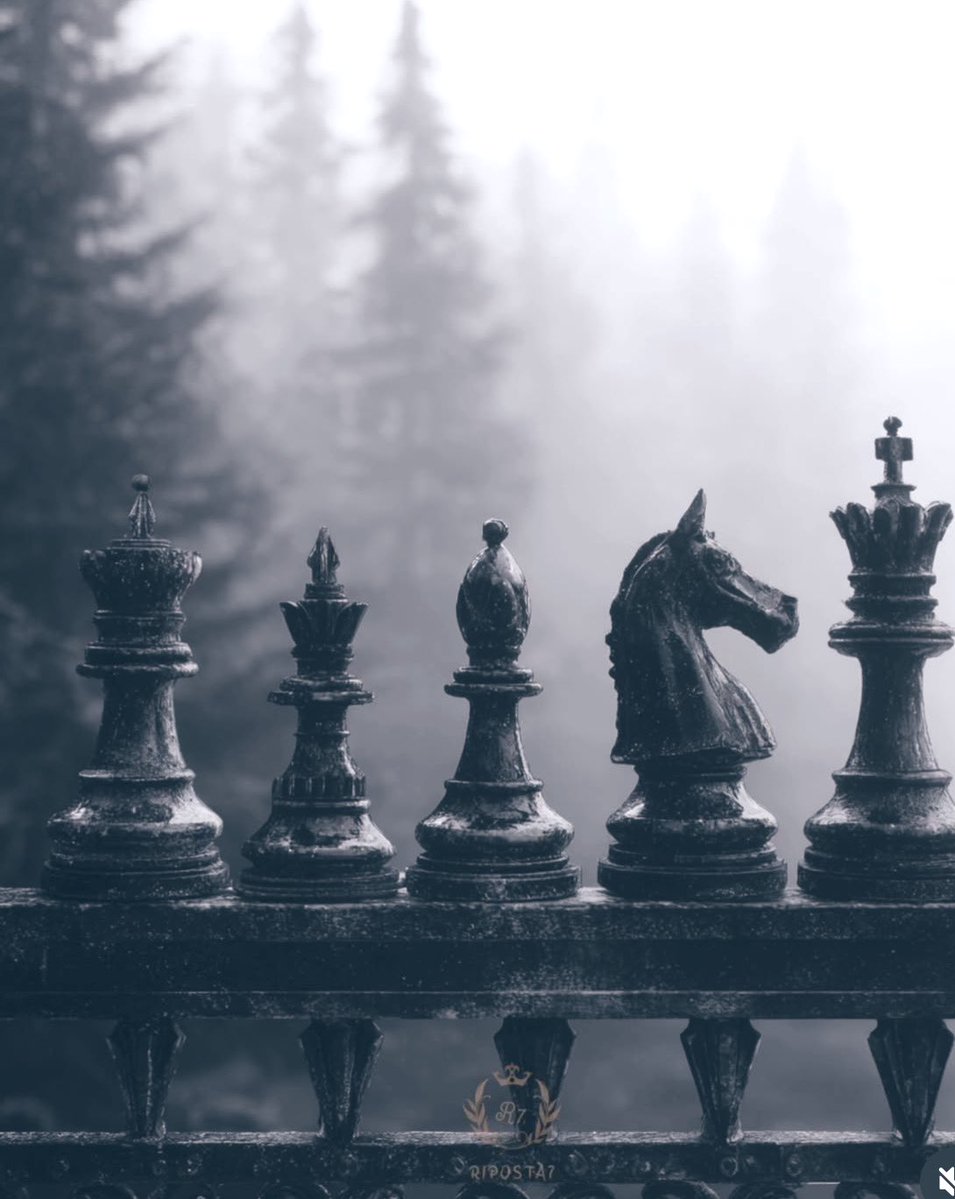 “iyilerin kıymetini bir gün size,
   iyi olmayanlar gösterecek…”
   .