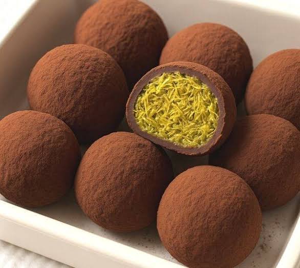 愛するファンの皆さんへ 💙
2月14日はバレンタインデーですね！🍫

ヒョヌが韓国で最近流行っている
「ドバイもちもちクッキー」を買ってきて、
お一人ずつプレゼントする予定です 🎁

14日、ヒョヌと一緒に
甘くて楽しいバレンタインデーを過ごしましょう 💝