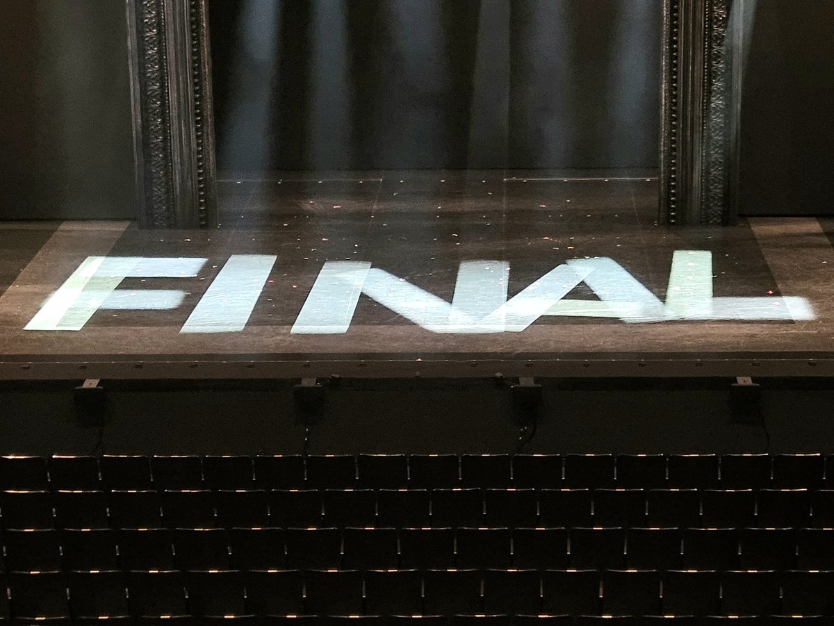jp_prettywoman's tweet photo. 本番前の舞台面に、スタッフチームからのあたたかな愛が…💖

なんと舞台面に「TOKYO FINAL」のライティングが💡
千穐楽を迎える特別な一日に、カンパニーの心がひとつになる #MyPrettyMoment なサプライズでした📸 https://t.co/XgGn3nofxN