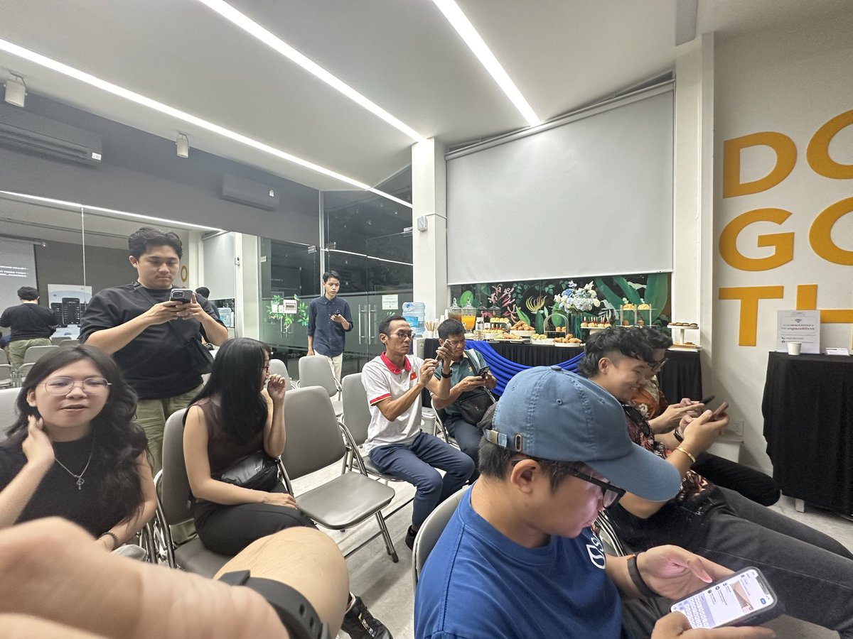 DucViet73872's tweet photo. Onchain workshop 
#onchainvietnam
@onchain_wallet https://t.co/Kgu60WoKJ5