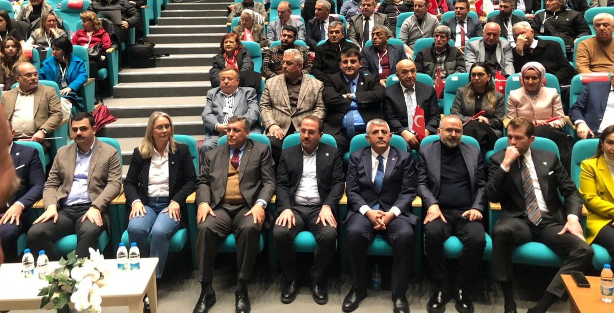 KksalKo13's tweet photo. MHP İzmir İl Başlanımız Uç Beyimiz Sayın Veysel Şahin' in Önderliğinde ;
MHP Konak İlçe Başkanımız Sayın Ahmet Yeniçırak  , Meclis Üyelerimiz Sayın Selahattin Şahin ve Sayın Mehmet Sait Sert le beraber.İzmir BAL-GÖÇ  Genel Merkez 18.Olağan Genel Kuruluna Katılım Sağladık. Misafirperverlikleri ve Emeklerinden  Ötürü ,Başta Sayın Abdurrahim Nursoy  Başkanımız Olmak Üzere ,Kıymetli Yönetim Kuruluna Teşekkürlerimizi Sunuyoruz.
MHP Gaziemir İlçe Başlanı Köksal Koç