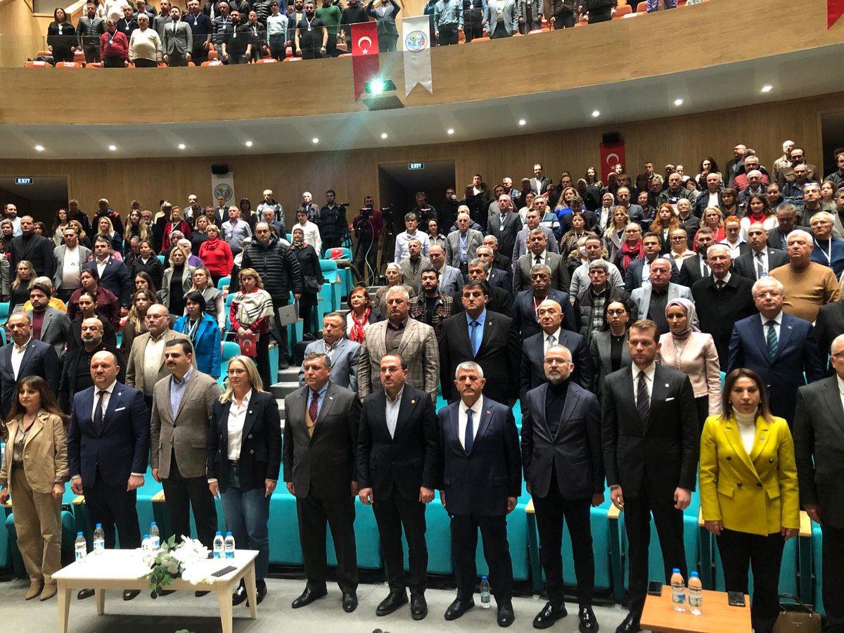 KksalKo13's tweet photo. MHP İzmir İl Başlanımız Uç Beyimiz Sayın Veysel Şahin' in Önderliğinde ;
MHP Konak İlçe Başkanımız Sayın Ahmet Yeniçırak  , Meclis Üyelerimiz Sayın Selahattin Şahin ve Sayın Mehmet Sait Sert le beraber.İzmir BAL-GÖÇ  Genel Merkez 18.Olağan Genel Kuruluna Katılım Sağladık. Misafirperverlikleri ve Emeklerinden  Ötürü ,Başta Sayın Abdurrahim Nursoy  Başkanımız Olmak Üzere ,Kıymetli Yönetim Kuruluna Teşekkürlerimizi Sunuyoruz.
MHP Gaziemir İlçe Başlanı Köksal Koç