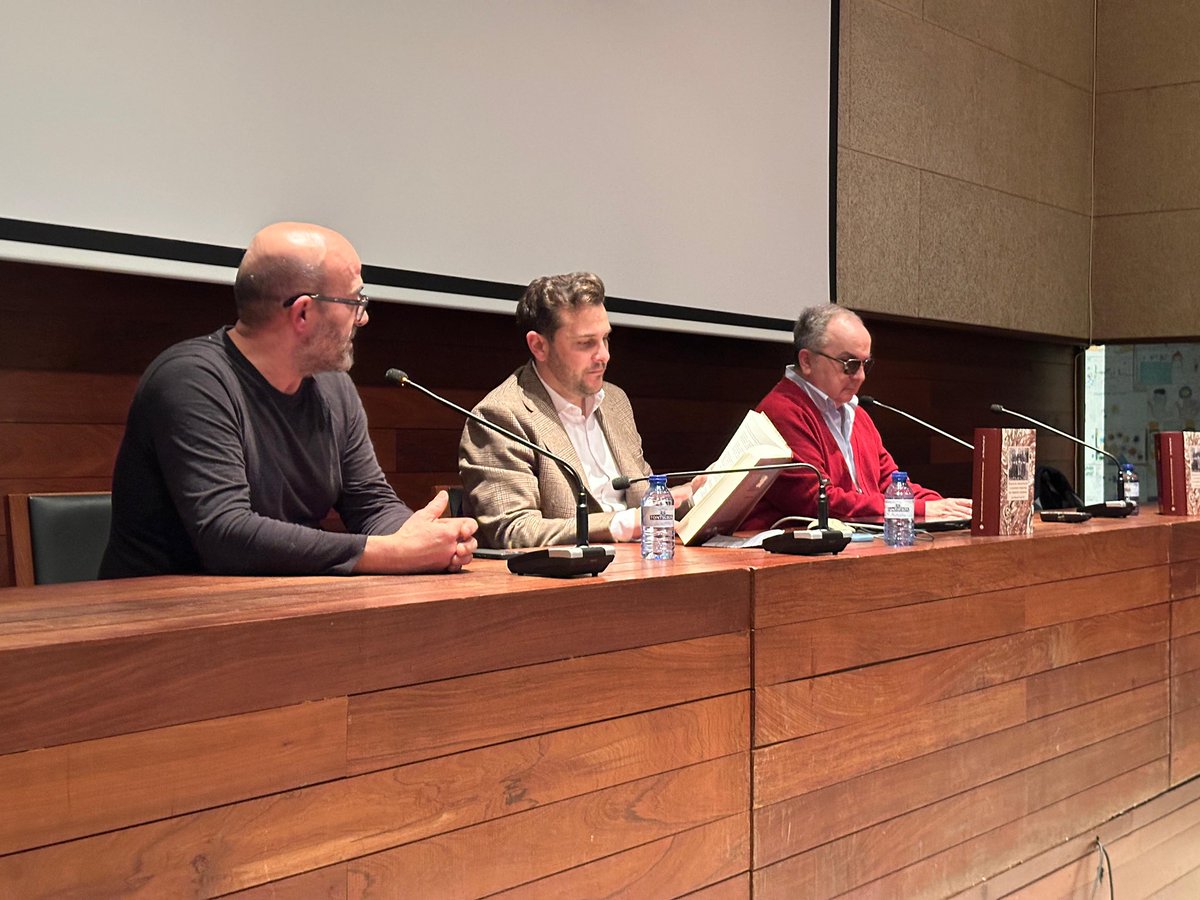 DiputacionZA's tweet photo. Durante la tarde de ayer, el diputado de #Cultura y Turismo, @vlpzamora , asistió a la presentación del libro ❞𝑹𝒐𝒎𝒂𝒏𝒄𝒆𝒔 𝒕𝒓𝒂𝒅𝒊𝒄𝒊𝒐𝒏𝒂𝒍𝒆𝒔 𝒚 𝒄𝒂𝒏𝒄𝒊𝒐𝒏𝒆𝒔 𝒏𝒂𝒓𝒓𝒂𝒕𝒊𝒗𝒂𝒔 𝒅𝒆𝒍 𝒏𝒐𝒓𝒐𝒆𝒔𝒕𝒆 𝒛𝒂𝒎𝒐𝒓𝒂𝒏𝒐❞, del autor José Manuel Fraile Gil. https://t.co/38e0NBRBe2