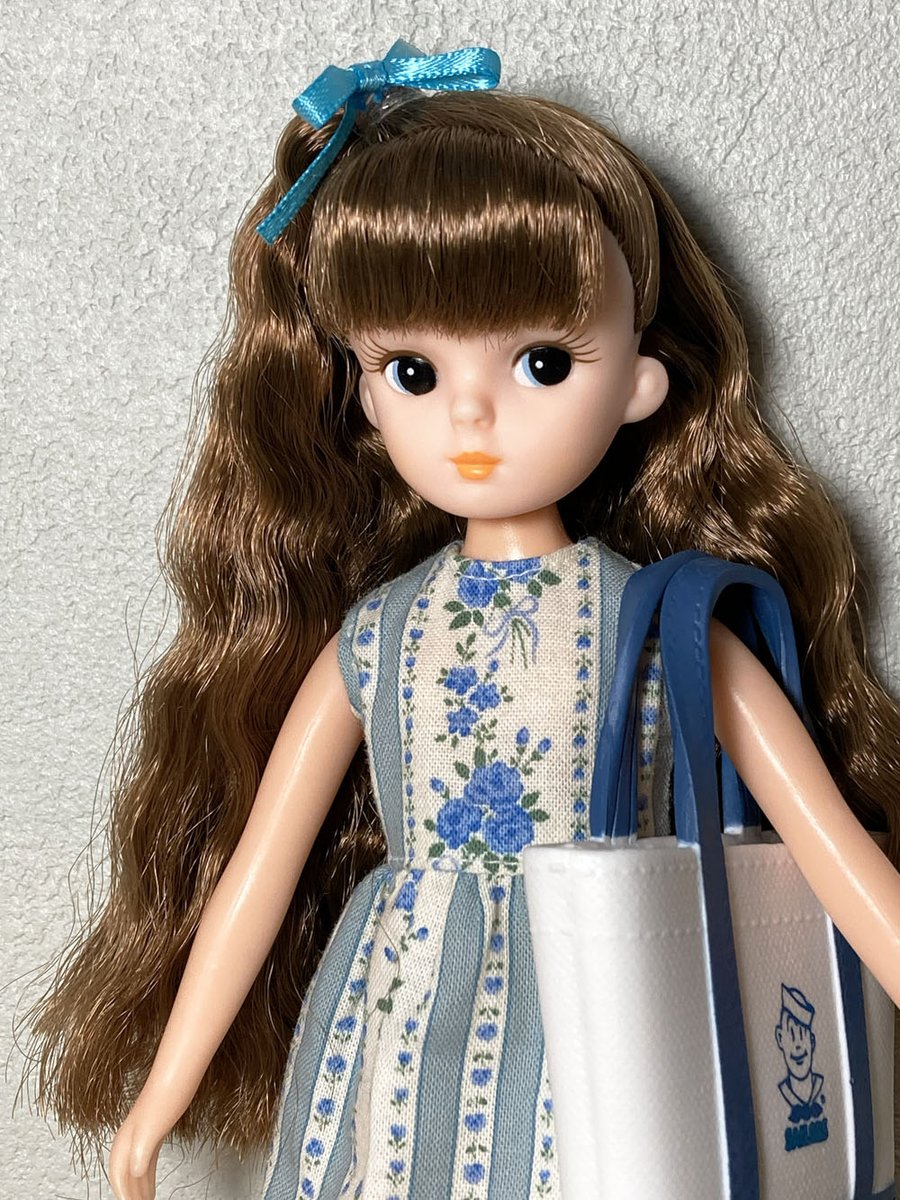 rokuichidoll's tweet photo. セーラーズのレトロリカちゃんです😃
たっぷりの前髪とフワフワゆるウェーブの茶髪🥰
もう、可愛い〜！しか言えない😍

ドレスは制服リカちゃんが着ています😅 https://t.co/7a6ntrbztI