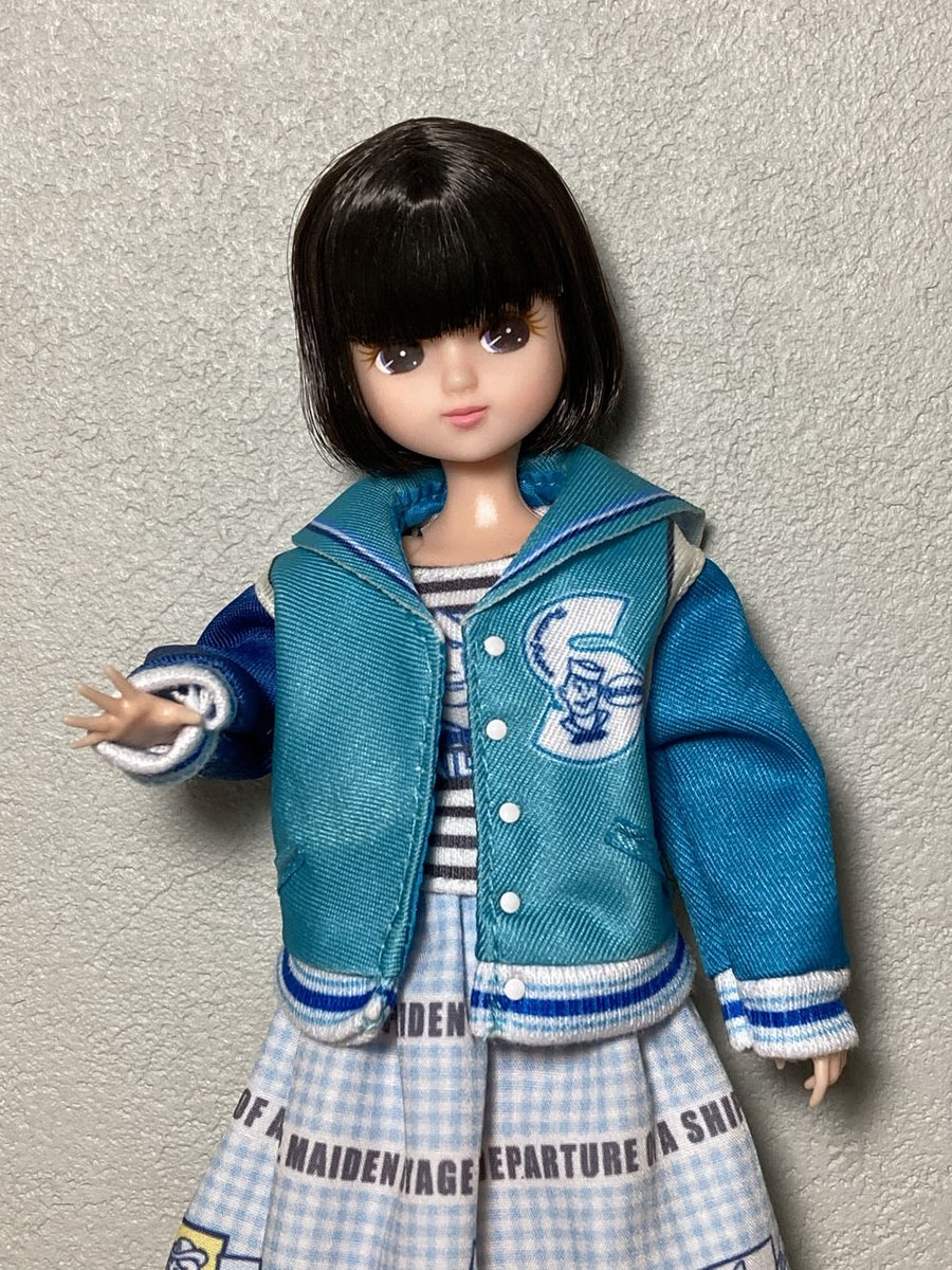 rokuichidoll's tweet photo. セーラーズのレトロリカちゃんです😃
たっぷりの前髪とフワフワゆるウェーブの茶髪🥰
もう、可愛い〜！しか言えない😍

ドレスは制服リカちゃんが着ています😅 https://t.co/7a6ntrbztI
