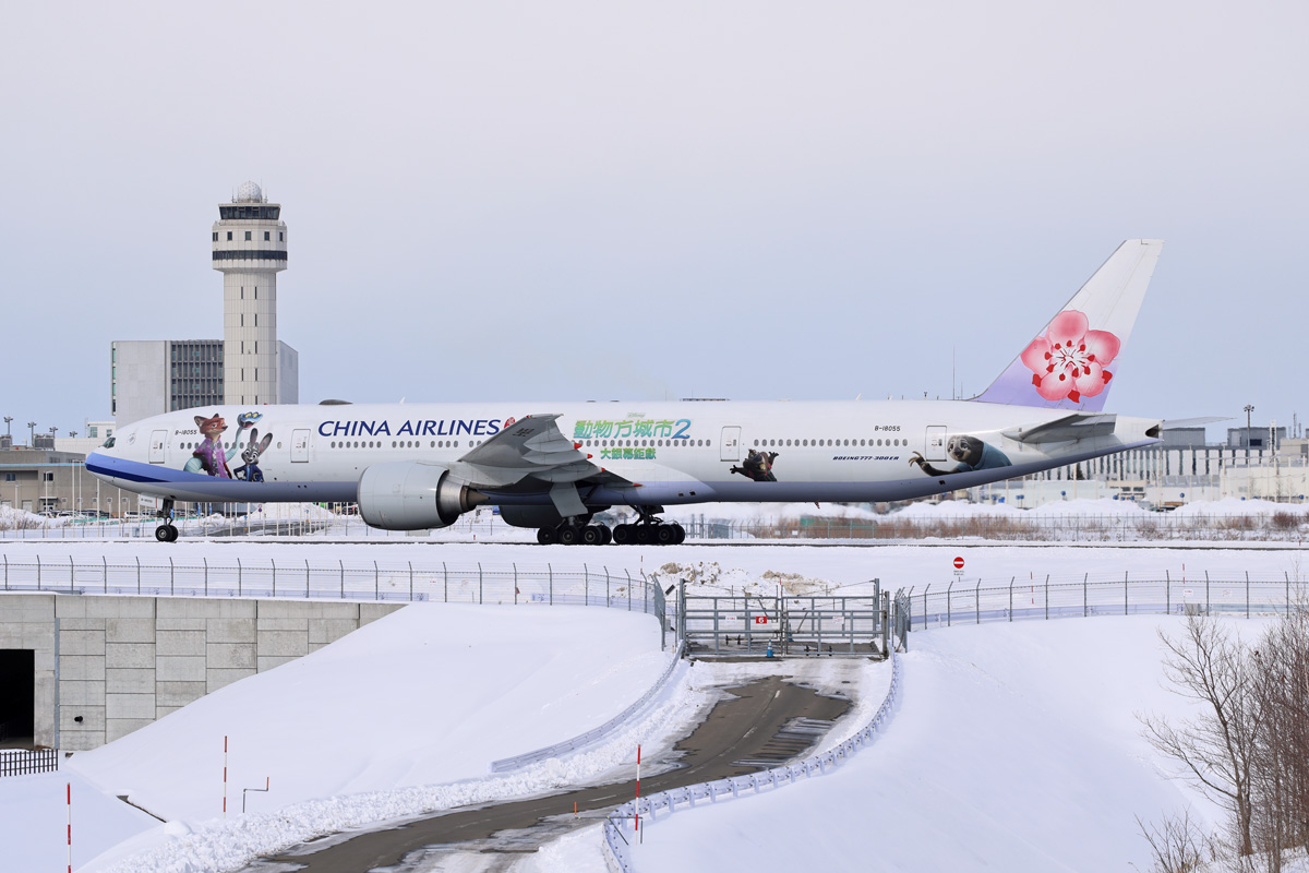 China Airlines Boeing 777-36N(ER)（B-18055） ”Zootopia 2 Livery