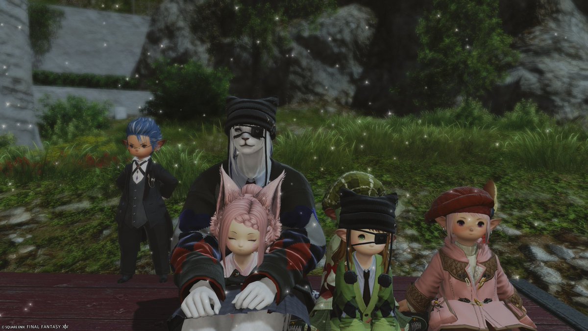 Yam22ff's tweet photo. 先日参加したララ膝。相合傘もかわいい！
ララフェル吸い放題でとても良かったです。よかったぁ…！

#ララ膝 https://t.co/qZy5DndXg6