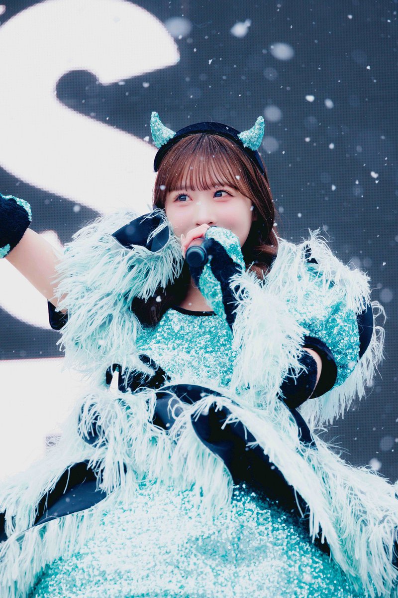 himari_727's tweet photo. 低体温症の私はほんっとにガクガク震えてたし、足動かなくなるレベルの寒さだったのに歌って踊ってしかも笑顔でってほんとに凄すぎた
そんなみんなをみてる間だけ心が温まったからか、寒さも感じなかった😌 https://t.co/VFIZTETRyg