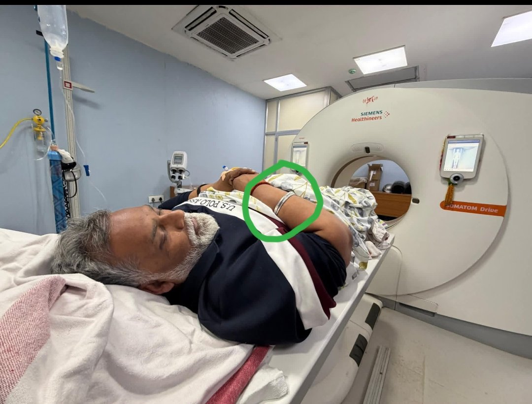 PradeepSpeak1's tweet image. जहां तक मैं जानता हूं किसी भी #CT_स्कैन या #MRI मशीन में मैटल की कोई भी वस्तु पहनकर मरीज अंदर नहीं जाता।
बाघ के करेजा को कुछ नहीं हुआ है ये।
ये लुल्लूवा का चेला है,बीमारी का नौटंकी कर रहा है।
प्रशासन चार सोंटा लगाए सारी बीमारी छू मंतर हो जाएगी इस नाटकबाज की😂😂
#PappuYadav