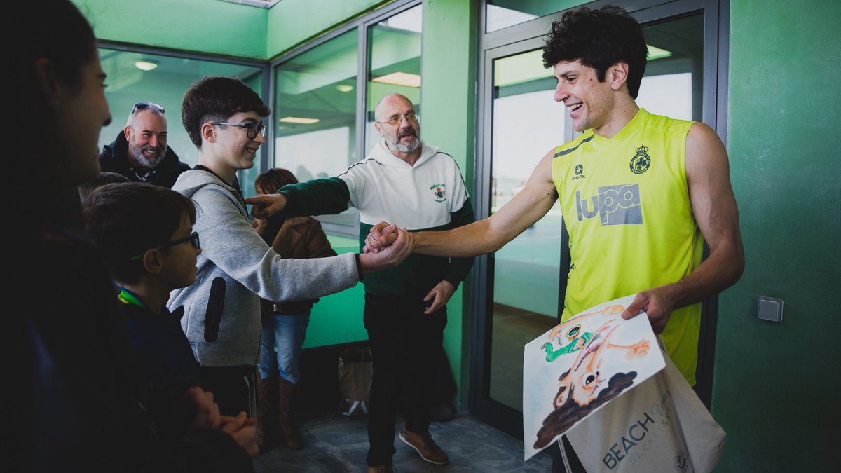 realracingclub's tweet photo. 🟢 La peña Niñuc@s Verdiblanc@s mantiene un encuentro con Marco Sangalli en La Albericia

🚀 La agrupación, que cuenta con 25 abonados del Racing este curso, nació en mayo de 2023

https://t.co/ZxPk9xn7xl https://t.co/9Sj1FjBdAk