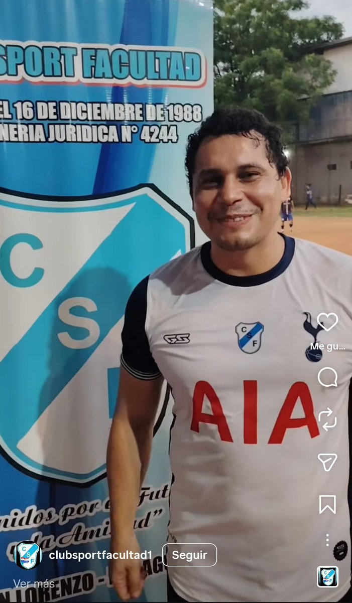 Homeee17's tweet image. Gran descubrimiento: Este club de barrio paraguayo con nuestro escudo pero la camiseta del Tottenham. Club Sport Facultad.