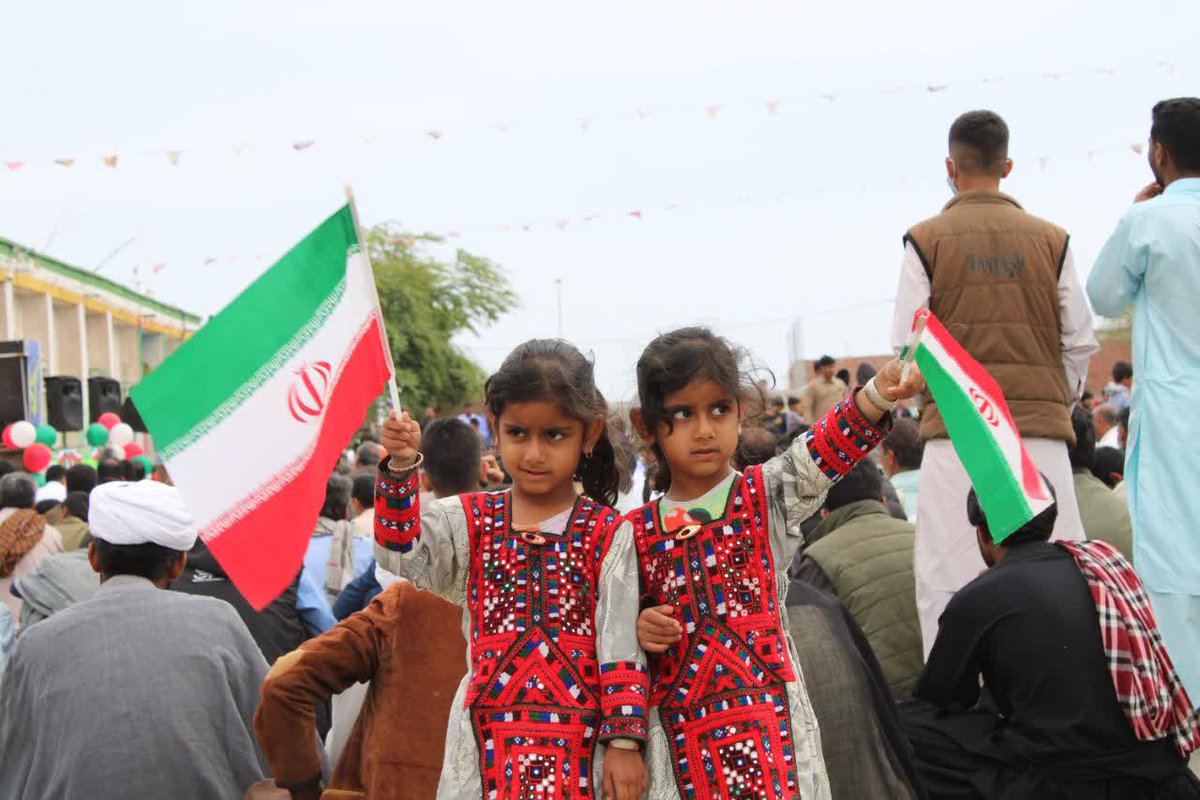 ما اینجاییم و ایستادیم تا آخر آخر آخر پای انقلاب، و اجازه نمی دهیم صلح امام حسن(ع) تکرار شود بلکه ایستاده ایم تا کربلایی دیگری به وجود بیاید و تکرار شود.
#انقلاب_مردم 
#مردم_پیروز