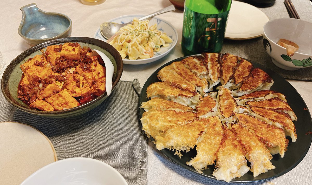 美味しかった〜☺️
餃子包むの楽しい！(  ˙꒳​˙  )ノ🥟
正雪という日本酒を添えて🍶