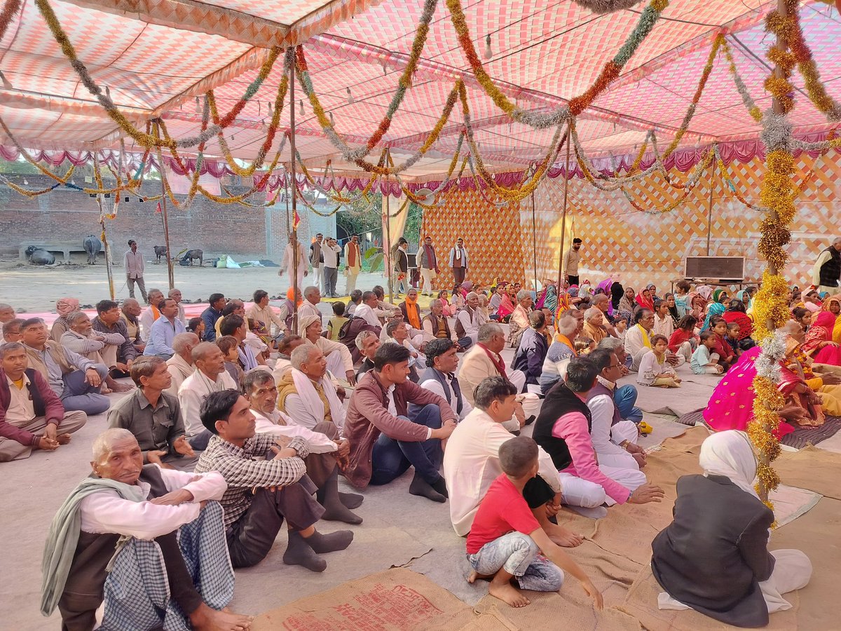 आज विधानसभा क्षेत्र बांगरमऊ के अन्तर्गत ग्राम #सेतुवाही में श्री अंजेश निषाद द्वारा आयोजित #श्रीमद्_भागवत_कथा में पहुंचकर व्यास जी को सम्मानित करके आशीर्वाद प्राप्त किया एवं कथा का रसपान किया।
#राधे_राधे
#बांगरमऊ_के_श्रीकांत_कटियार 
#बांगरमऊ_मेरा_परिवार 
<a href="/BJP4UP/">BJP Uttar Pradesh</a> <a href="/myogiadityanath/">Yogi Adityanath</a>