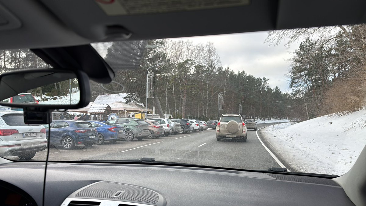 Klapkanciemā pie zivīm arī sastrēgums <a href="/TomassFinks/">Tomass Finks ❤️🇺🇦</a>