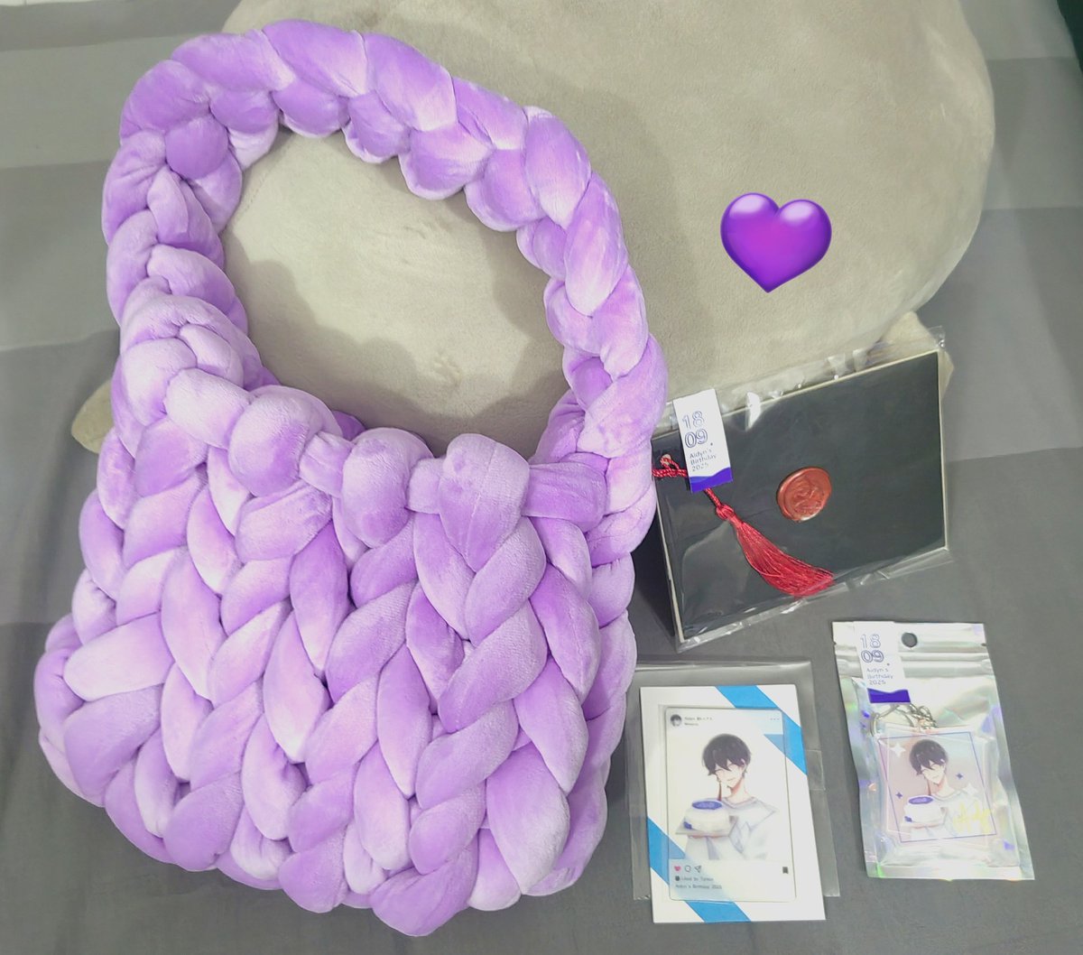 กระเป๋ากับกู้ดส์​ ทั้งหมดมันน่ารักมาก​💗

เลดี้คนนี้​ จะสะพายกระเป๋าไปอวดทุกคน​ ให้รับรู้ว่า​ มีกระเป๋าแฮนด์เมดที่ห้อยกู้ดสุดคิ้วท์ ที่น่ารักมากขนาดนี้

เค้าชอบมาก! เฮอร์จูนหัวใจคุมไอดิน
ปล.​ เค้าอ่านจดหมายละ​ ฮีลใจต่อชีวิตเค้าสุดๆ​ คิดถึงคุมไอดินมาก😘
🍷💎 #tonic5gossip #aidynzz