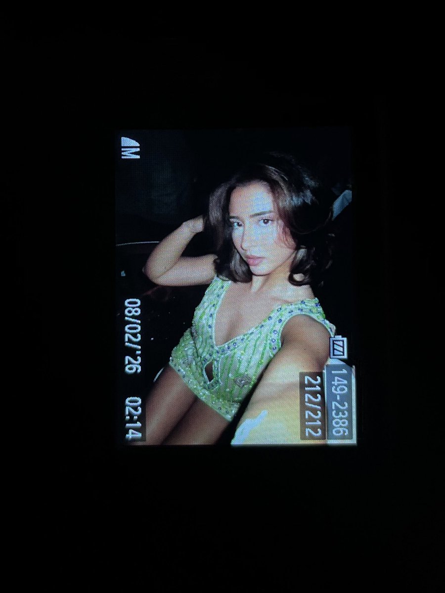 ⚠️APPAREIL PHOTO PERDU⚠️
J’ai fait tombé cette nuit un canon IXUS 135 ds une pochette hellokitty rose dans la rue du dragon à Paris.
Qlq a dû le RAMASSER pitié garde même l’APPAREIL si tu veux mais fait moi un Wetransfer des photos de ma soirée j’étais tellement une frappe🙏😭🤧