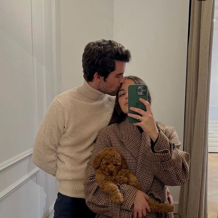 ceelune_'s tweet photo. forehead kisses >>>> https://t.co/WpIZKBI3Iz
