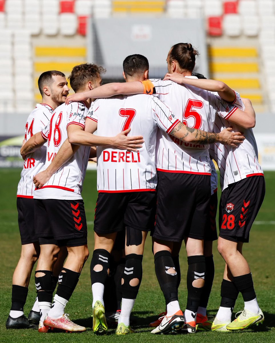 Karaman FK 0-5 ERZİNCANSPORUMUZ

⚽️⚽️⚽️⚽️ Ahmet DERELİ
⚽️Batuhan ARTARSLAN

Tebrikler ERZİNCANIM 👏 ❤️🖤