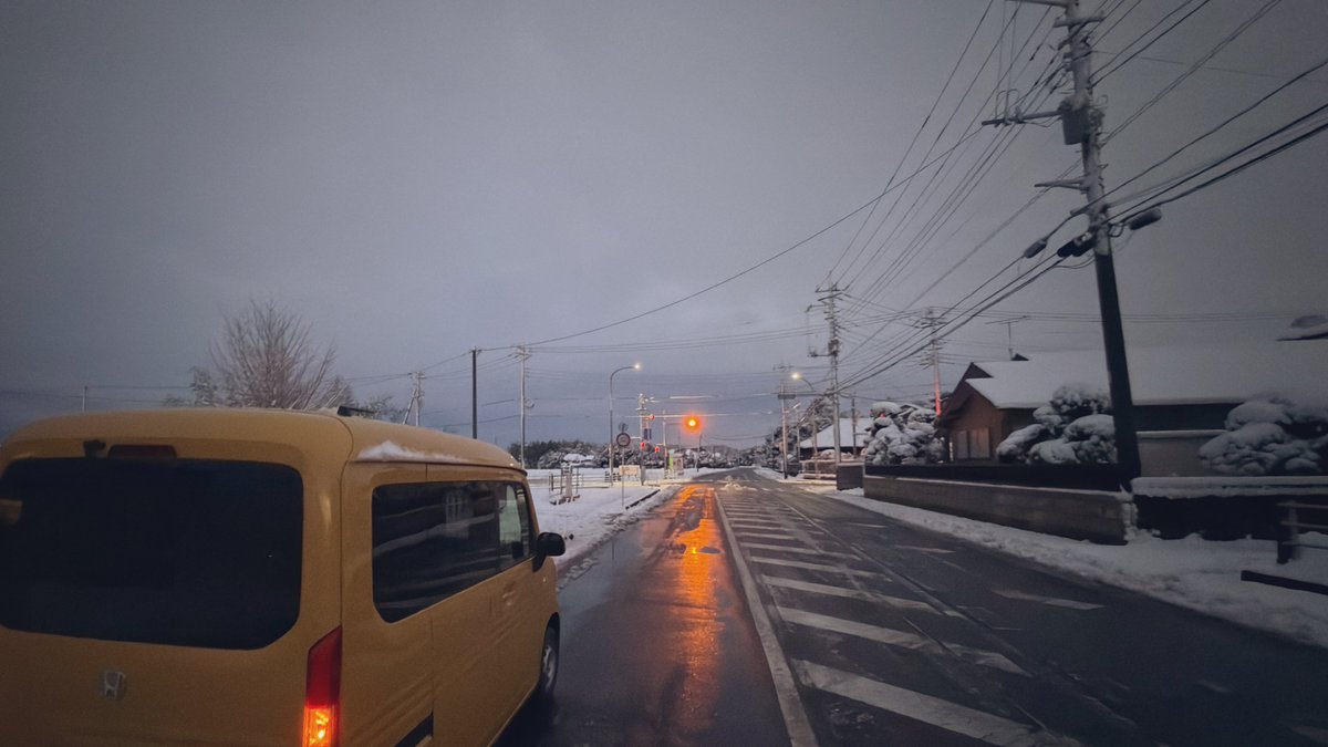 sin____'s tweet photo. オールシーズンタイヤにして、良かった。
かなりの雪でも普通に通行できるし、ノーマルタイヤ規制も引っかからない。
最強！ https://t.co/4NyaHnGOEr