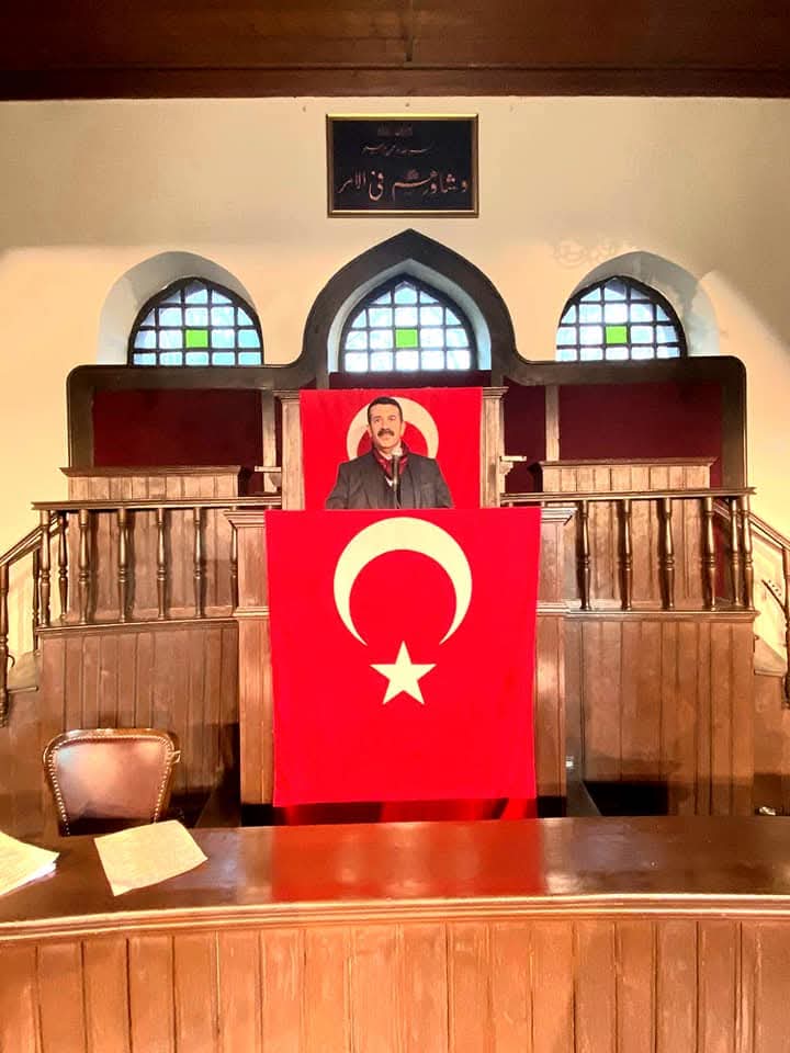 DrAhmetGok's tweet photo. "Ben Antepliyim Şahinim ağam..."

Bugün ülkemizin kuruluş iradesinin sahibi Türkiye Büyük Millet Meclisince, Milli Mücadele’nin Bayraktarlığını yapmış Antep’e 8 Şubat 1921’de “Gazi” Ünvanı Verilişinin Yıl Dönümü. 
Kutlu olsun!

Rabbim Şehitlerimizin ve Gazilerimizin ruhlarını şad, mekanlarını cennet eylesin. Nefsimizi ve neslimizi de ecdada layık evlatlar kılsın.
Gururla...