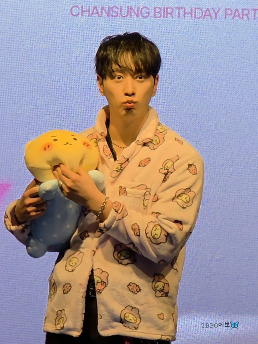 2BBOHYEON's tweet photo. 역시 겸둥이 막내 찬성

#황찬성팬미팅 #황찬성생파 #투피엠 
#2PM #CHANSUNG #ljulyent #Lucky_ChansDay https://t.co/9T9t7SlyAP