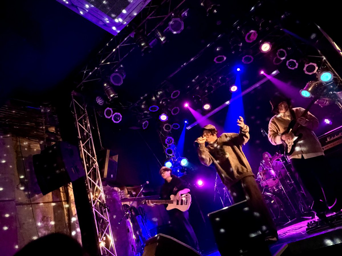 2026.2.3 @ club vijon
"外は冷えどもたくさんの春"

長い時間悩み辿り着いたこの日✨
主催の誕生日を
全バンドがお祝いまっしぐら。

大好きな友達の
大好きなバンドと音楽に囲まれ
散りばめられた沢山の春🌸

お誕生日おめでとう、ちーちゃん🎂💕

#アシガルユース #asanoraincoat
<a href="/muccchi6997/">千春</a>