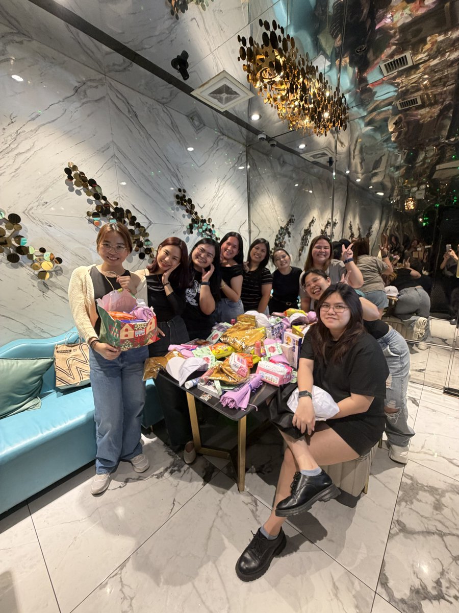 viviguuurl_'s tweet photo. It started with a fandom, but it became so much more. The friendship and sisterhood we built will always matter most. God knew how much I needed all of you. I love you, girlies 🤍🥹 https://t.co/7mjkcbrbT6