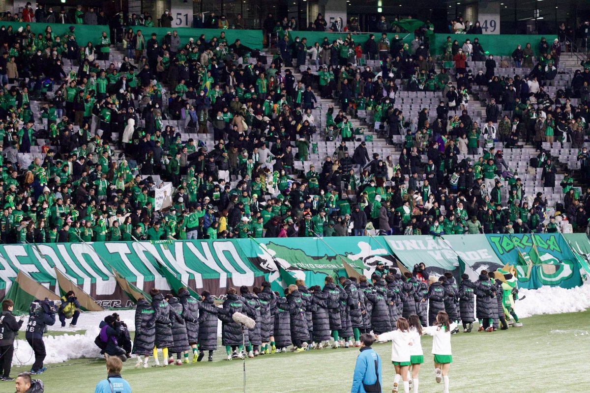 百年構想リーグ開幕💚💫雪が残ってめちゃくちゃ寒い中勝ち取った勝ち点3！拾える勝ち点全部拾って達成すべき順位に最後にいれたらいいな🙂‍↕️✨🏆みなさん、パスポートの期限確認してくださいね👈 寒い中、雪を溶かすくらいの熱い応援ほんとうにほんとーーうにお疲れ様でした🫶🏻 #verdy