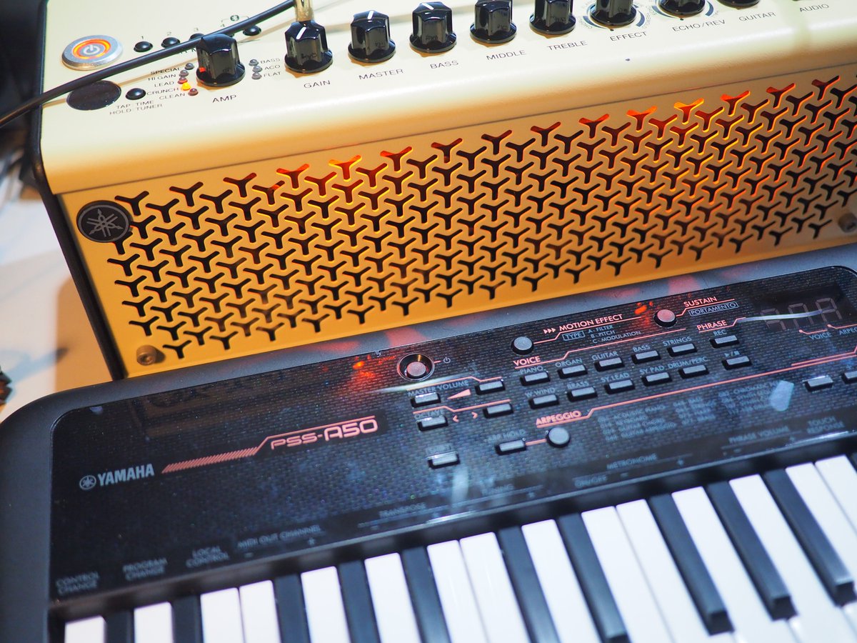 #みんなのYAMAHA見せて 
お友達になってくれそうなアンプ、そしてミニキーボード。