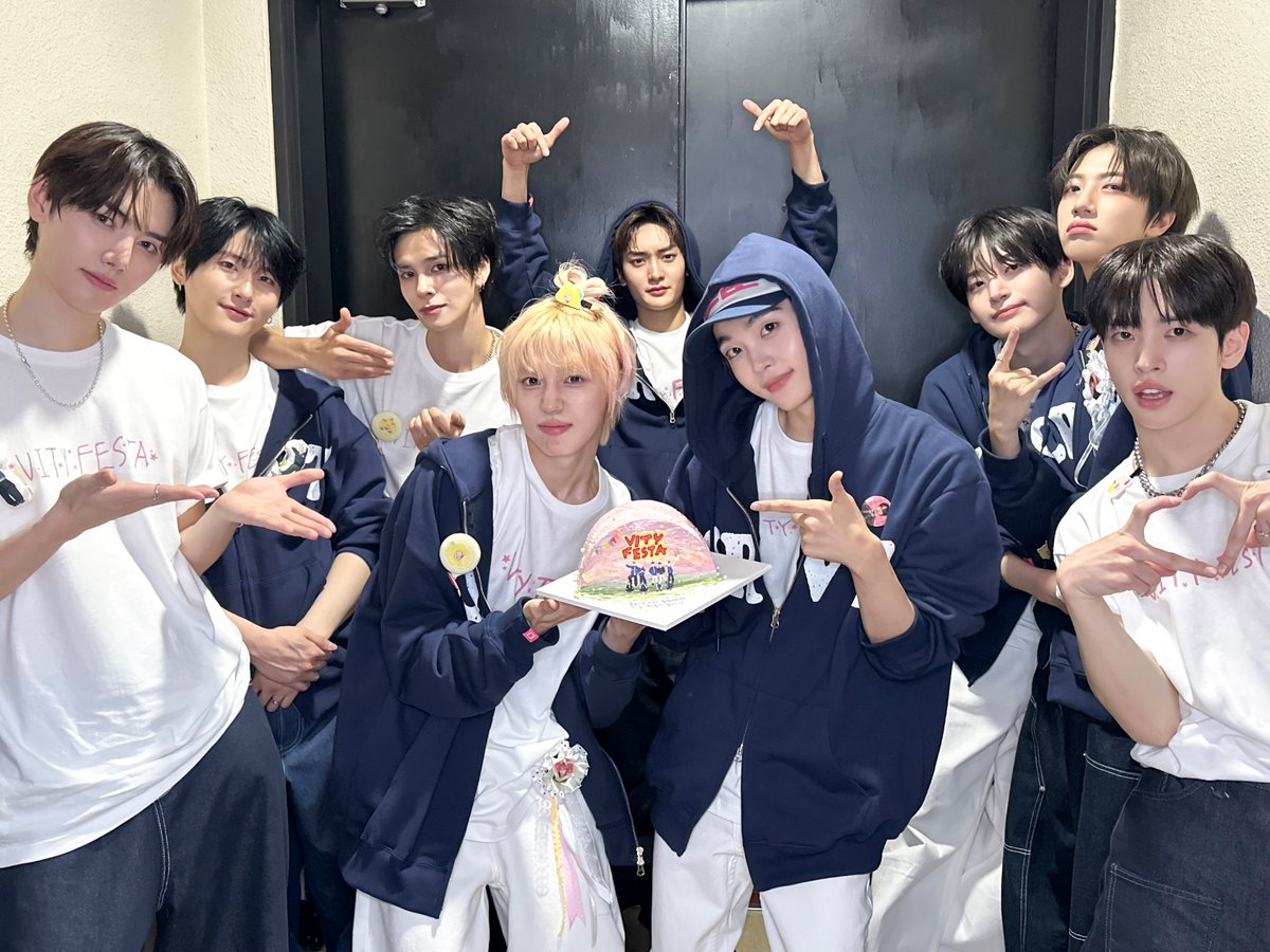 CRAVITYstarship's tweet image. [📸] 260208
2026 CRAVITY FAN-CON &amp;lt;VITY FESTA&amp;gt; DAY 2
⠀
러비티가 있기에 더 찬란하게 빛난 청춘의 한순간💫
오늘의 FESTA를 영원히 간직할게요🫶
2026년 2월 8일, 우리의 시간을 기억해🎇
⠀
#CRAVITY #크래비티 
#VITYFESTA