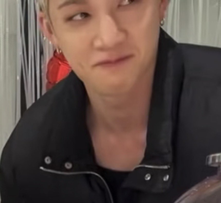 mamastaycb97's tweet photo. I have a feeling Chan’s not very good at playing poker. 🤣

#straykids #bangchan https://t.co/D8NdVGJdGv