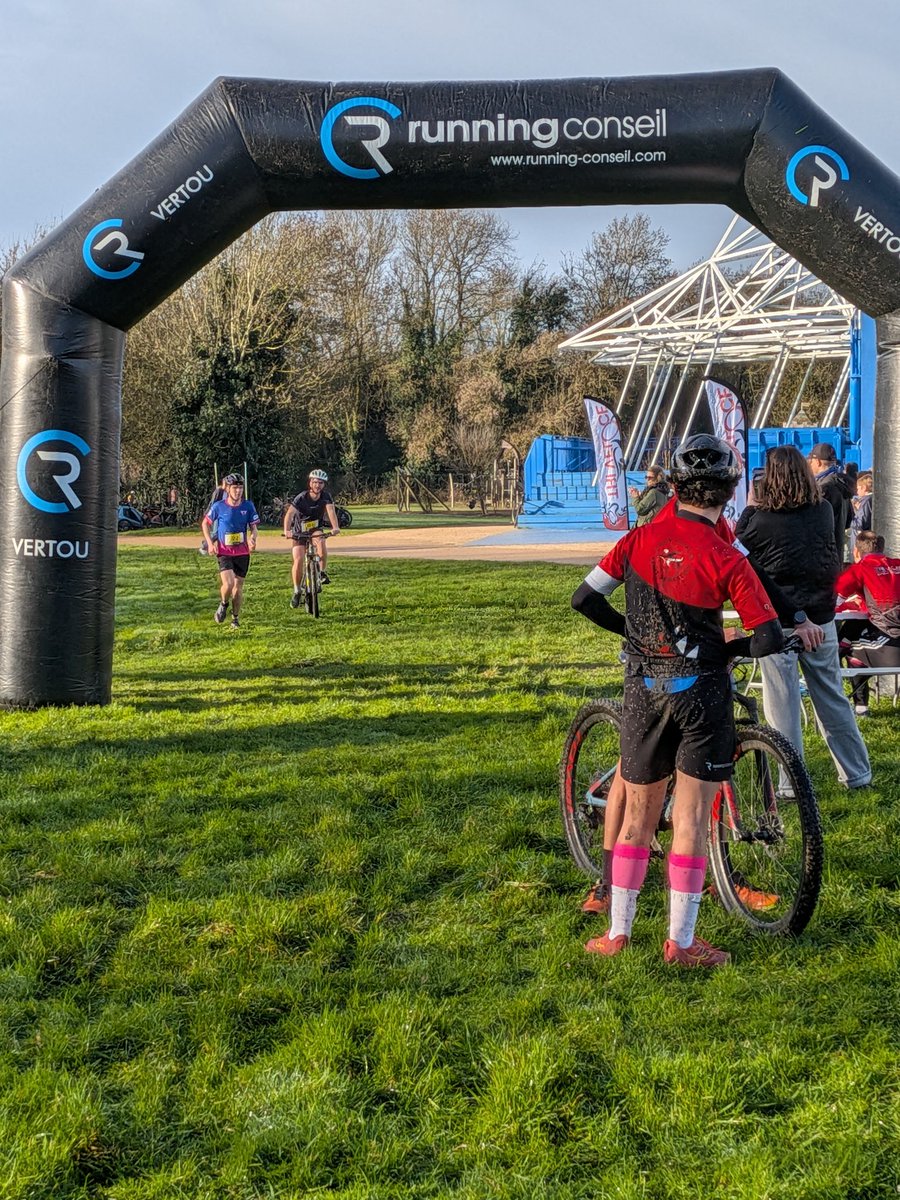 Chris_LE_MENTEC's tweet photo. Une belle course Bike and Run organisée par le #triveloce @stsebsurloire sous un soleil magnifique. Beaucoup de participants, adultes comme enfants. Merci aux organisateurs et aux bénévoles pour cette belle course. https://t.co/uMBS3M1Scp