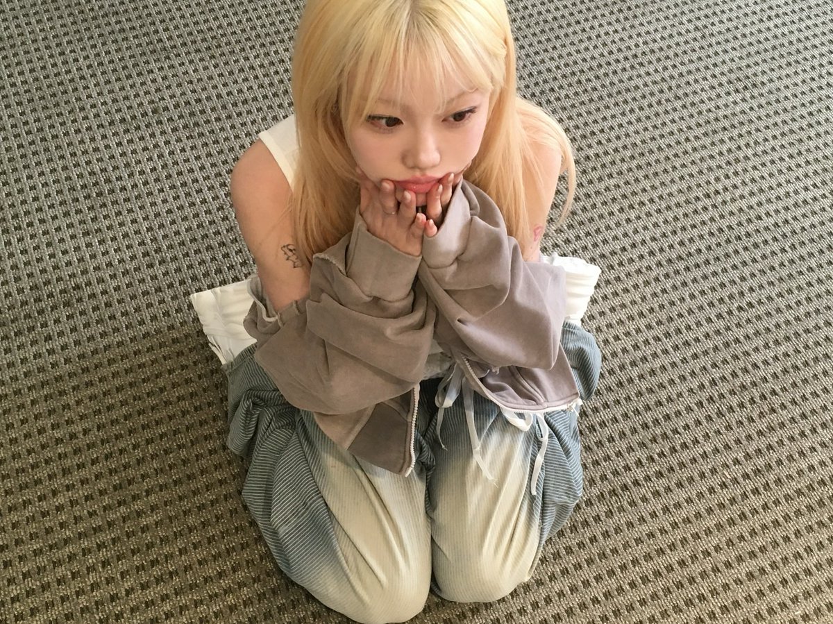 anewtodlles's tweet photo. too bored huftt https://t.co/HTMCnfGiT8