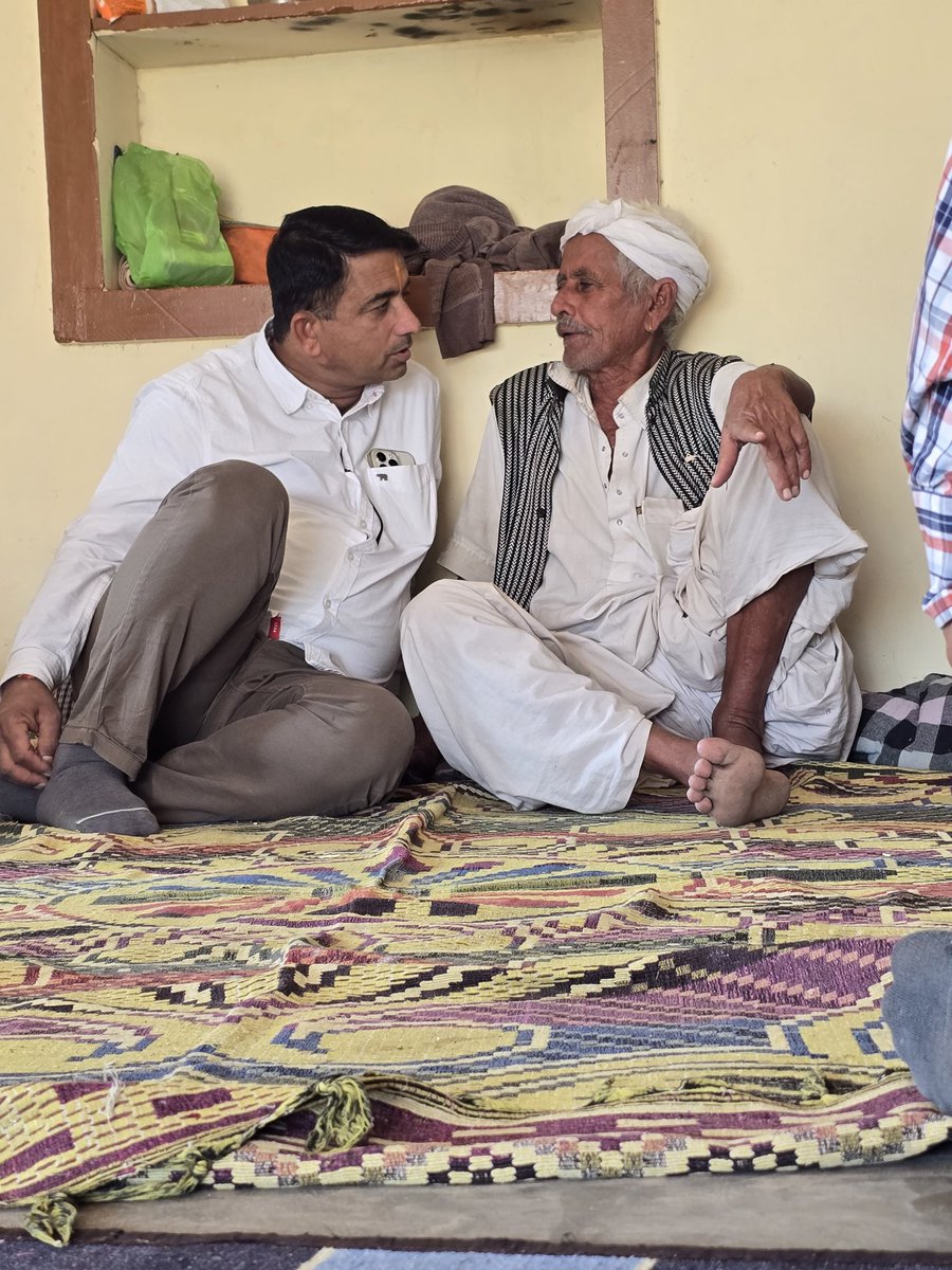 आज सिणधरी ब्लॉक के भूका भगतसिंह में हनुमान राम माचरा  के पिताजी स्व: श्री हरचंद राम जी माचरा का कुछ दिन पूर्व स्वर्गवास हो गया था आज उनके आवास पर जाकर शोक सभा में सम्मिलित हुआ और  उनके चित्र पर पुष्प अर्पित कर श्रद्धांजलि अर्पित की
स्वर्गीय आत्मा को शत शत नमन
<a href="/RLPINDIAorg/">Rashtriya Loktantrik Party</a>