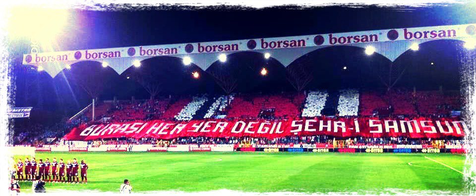bulganoguz's tweet photo. İnsanlar konuşur, zaman ve tarih hükmünü verir.

Bu koreografi görüntüleri Ts maçlarına ait. Dünü gördünüz. Diyecek söz bulamıyorum.

Bizim gibileri çok kötü sindirdiler. Bir kültürü yok ettiler. 7’den 70’e insanları buz gibi soğuttular. Ne alttan makul bir jenerasyon geliyor ne de mevcutlar bir şeyleri değiştirmek, güzelleştirmek için uğraşıyor. Uğraşanlara da yol verilmiyor.

Bu işler hakkında konuşmayı da uğraşmayı da bırakmıştım, bu da son olsun.

Samsunspor taraftarına sabırlar dilerim.

Yaşasın Samsunspor’a karşılıksız gönül verenler.