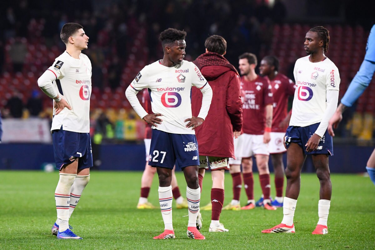 Lillefrenchspp's tweet photo. 🔥 𝗖𝗵𝗮𝗿𝗯𝗼𝗻𝗻𝗶𝗲𝗿 démonte le 𝗟𝗢𝗦𝗖 :
0-0 à Metz, toujours pas de victoire en 2026.
« Plus de bloc, plus d’idées » selon le consultant.
📉 16 tirs, 1 seul cadré
🤝 Cohésion absente, défense fébrile
Réaction attendue, et vite. ⏳🔴⚪
#LOSC #Dogues #Ligue1 #AfterFoot https://t.co/NycL6eOASL