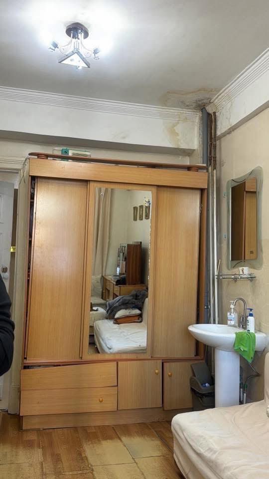 tsegii1105's tweet image. 🔴 Дуучин Ө.Уянга: Олон сайхан дарга ирлээ, ДБЭТ өнгө орж уу, яаж вэ ирээд сурвалжилж болно шүү. Дотроо ганц ч засваргүй нуль хөө тортог л байна. Мэдээллээ шалгаж үзэж сурвалжилгаа залхуурахгүй хийж байж ард олонд мэдээлнэ шүү. Аудитын удаа дараагийн шалгалтаар асар их мөнгө…