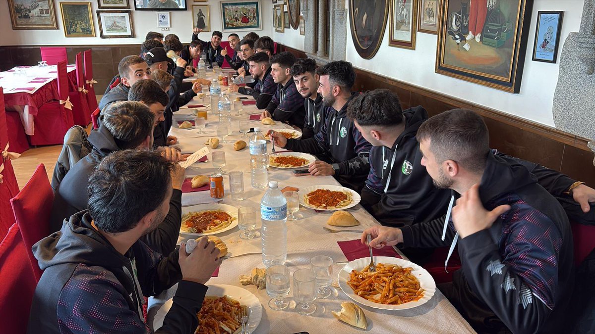 🍽️ Parada para comer en el Restaurante El Gallo (Casar de Cáceres).

📍 En un ratito estaremos en Montehermoso.