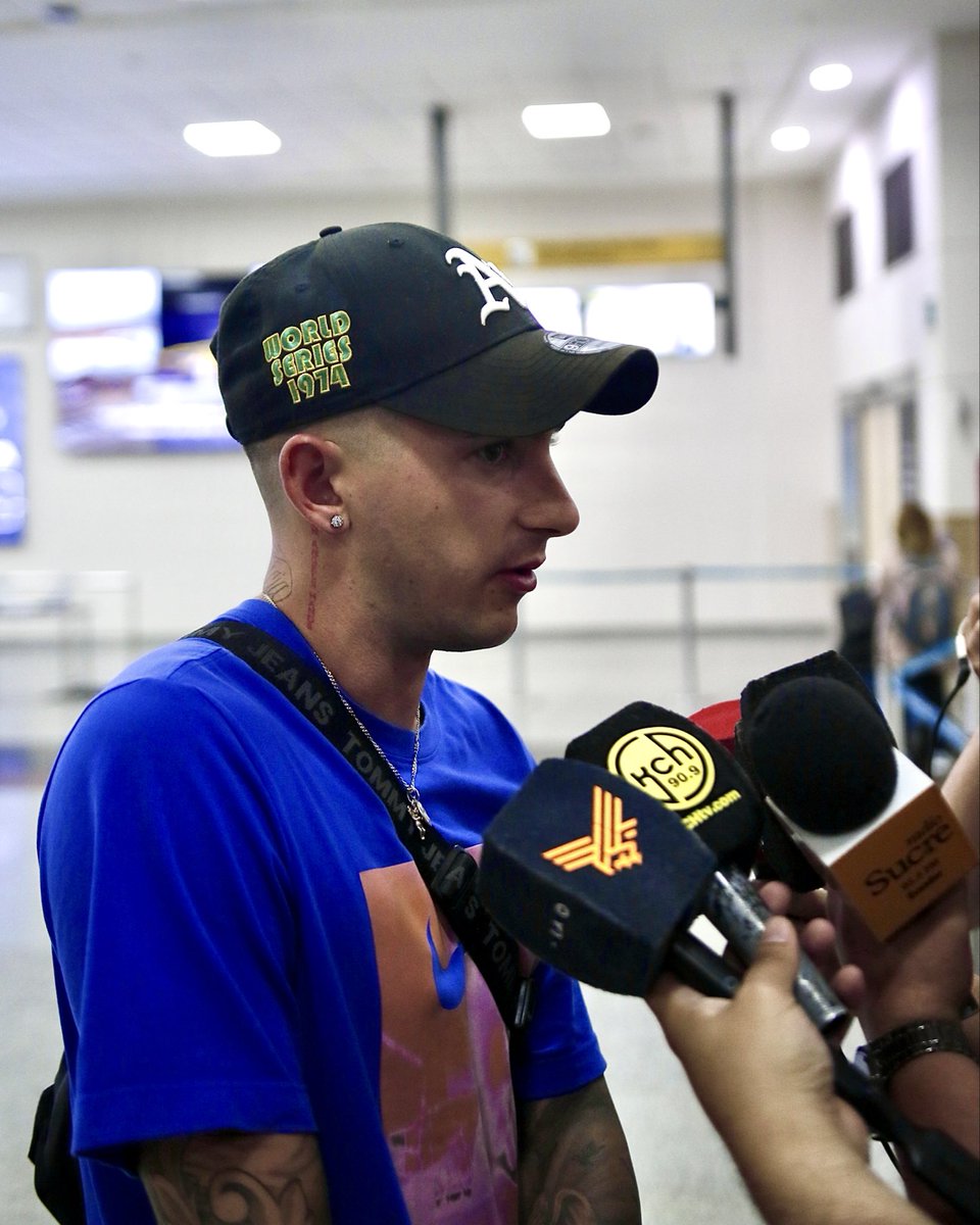 CSEmelec's tweet image. El jugador Gonzalo Nápoli ya se encuentra en Guayaquil y, tras su arribo a la ciudad, brindó sus primeras declaraciones a los medios de comunicación. 💙⚡

#DelBombilloSoy