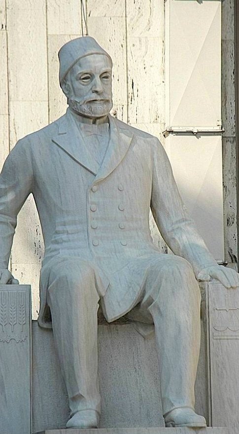 Ziraat Bankası 162. yıl reklamı memleket istikbaline dair temasıyla güzel olmuş. Yalnız reklamdaki Zabit mi kurmuştu Memleket Sandıklarını.