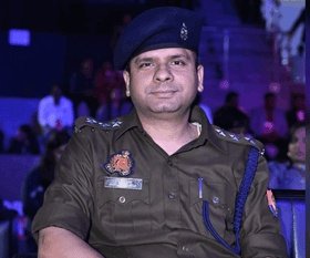 givejusticelive's tweet image. #ग्रेटर_नोएडा जोन के एसीपी-1 हेमंत उपाध्याय को प्रशासनिक कारणों से हटाकर पुलिस लाइन भेज दिया गया है।
इस कार्रवाई को लेकर अलग-अलग तरह की चर्चाएं तेज हो गई हैं।
#GreaterNoida #ACPTransfer #UPPolice #PoliceTransfer
#BreakingNews #Noida