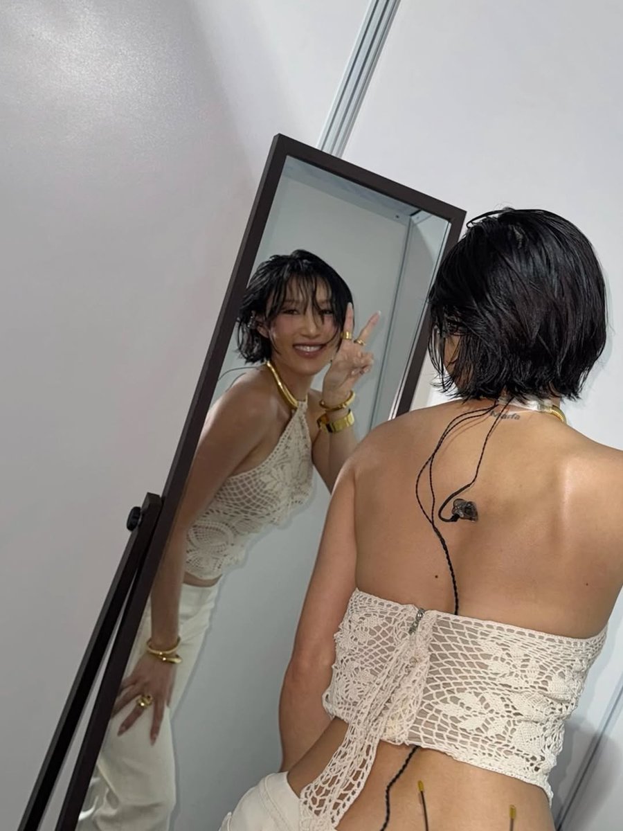 Had a small, intimate show for my Galaxies a few days before. Thanks for having me, guys! It's always so fun performing for you all.