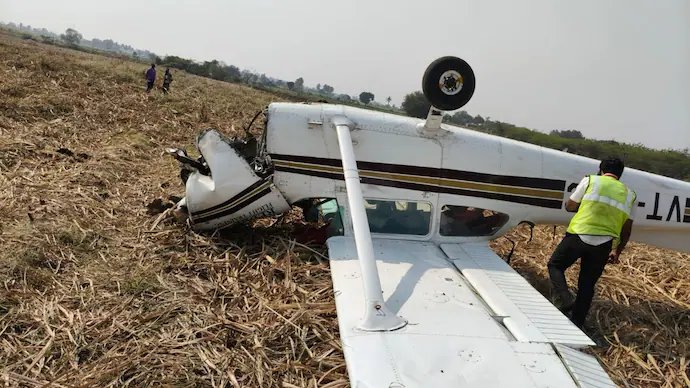 jsuryareddy's tweet photo. Captain, Trainee Pilot Injured after Private Aircraft Crash-Landed at a farm in Vijayapura

A private training #Aircraft belongs to #RedBird Aviation flying from  Kalaburagi to Belagavi, #CrashLanded [#PlaneCrashed] near #Vijayapura , #Karnataka on Sunday.

Captain Kunal Malhotra and a trainee pilot Goutham Shankar were injured and were shifted to a nearby hospital in Belagavi.