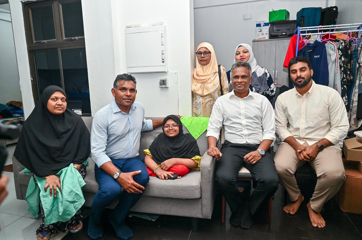 ކުރިއަށް އޮތް ލޯކަލް ކައުންސިލް އިންތިޚާބުގައި އެމްޑީޕީގެ ފަރާތުން މާލެ ސިޓީގެ މެޔަރ ކަމަށް ވާދަކުރައްވާ ކެންޑިޑޭޓް  <a href="/adamazim/">Adam Azim, Mayor of Male’ City</a>  އާއި މާލެސިޓީގެ އ.ތ.މ ކޮމެޓީގެ ރައީސާކަމަށް ވާދަކުރައްވާ ކެންޑިޑޭޓް <a href="/reesha_a/">Aishath Reesha</a> އާއި މާފަންނު ދެކުނު ދާއިރާގެ  ކައުންސިލްއަށް ވާދަ ކުރައްވާ ކެންޑިޑޭޓް