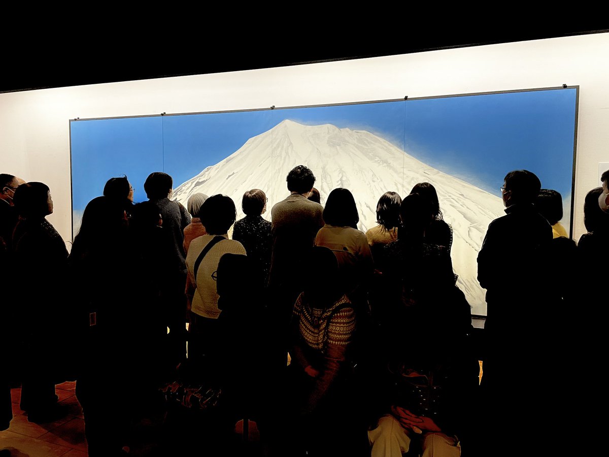 昨日、アーティストトークにご参加いただいた皆様、ありがとうございました。
今日は、押元さんの富士山の作品のような雪景色でしたね。
明日は休館日、会期は残すところあと1週間。2/15までです。またとない、二人の共演。是非、お見逃しなく！

Duet/二人展
郷さくら美術館 <a href="/SatoSakuraTokyo/">郷さくら美術館　Sato Sakura Museum</a> 
12/6 -